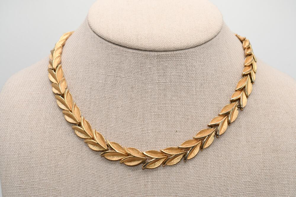 Vintage Crown Trifari Gold Leaf Choker Necklace 16.5" Signed